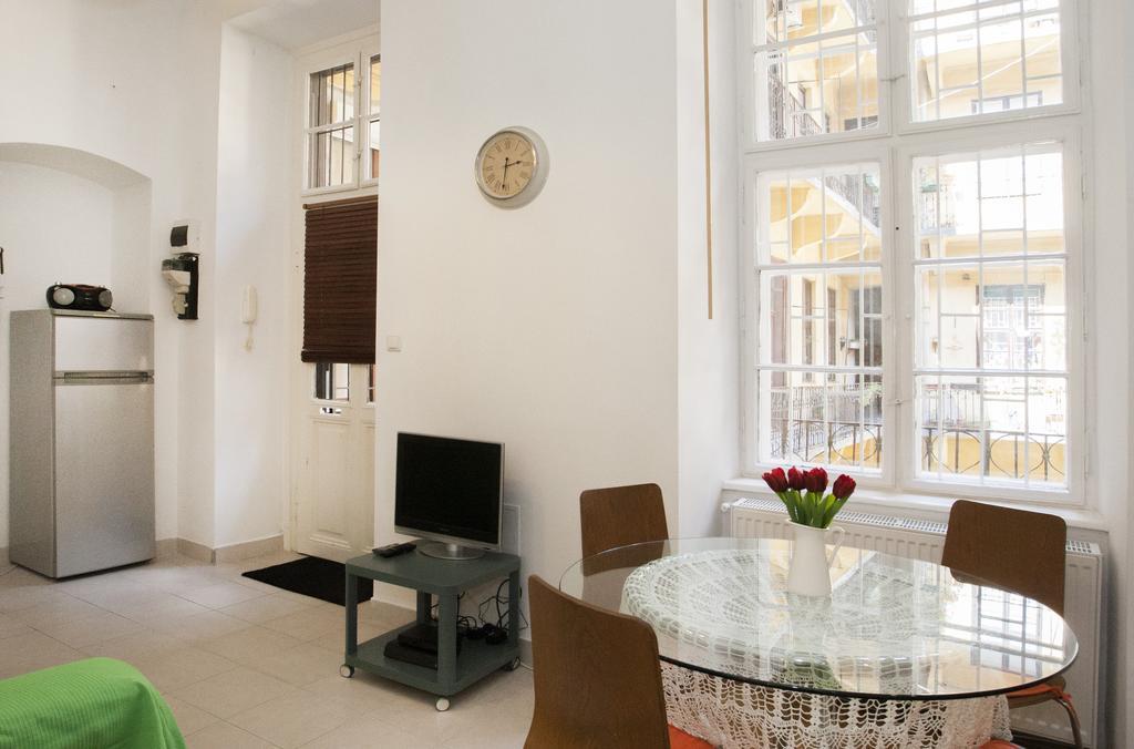 Carolyn Apartman In The Old City Apartment Budapest Exterior photo
